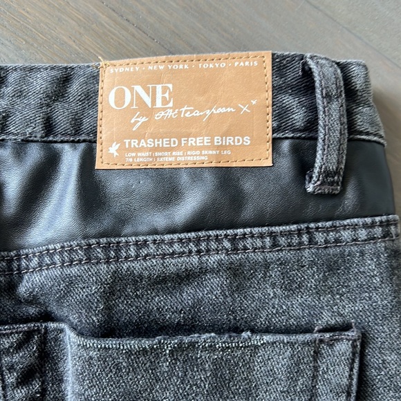 NWT One by One Teaspoon Trashed Free Birds Skinny 7/8 Length Jeans Sz 29 - Picture 7 of 9